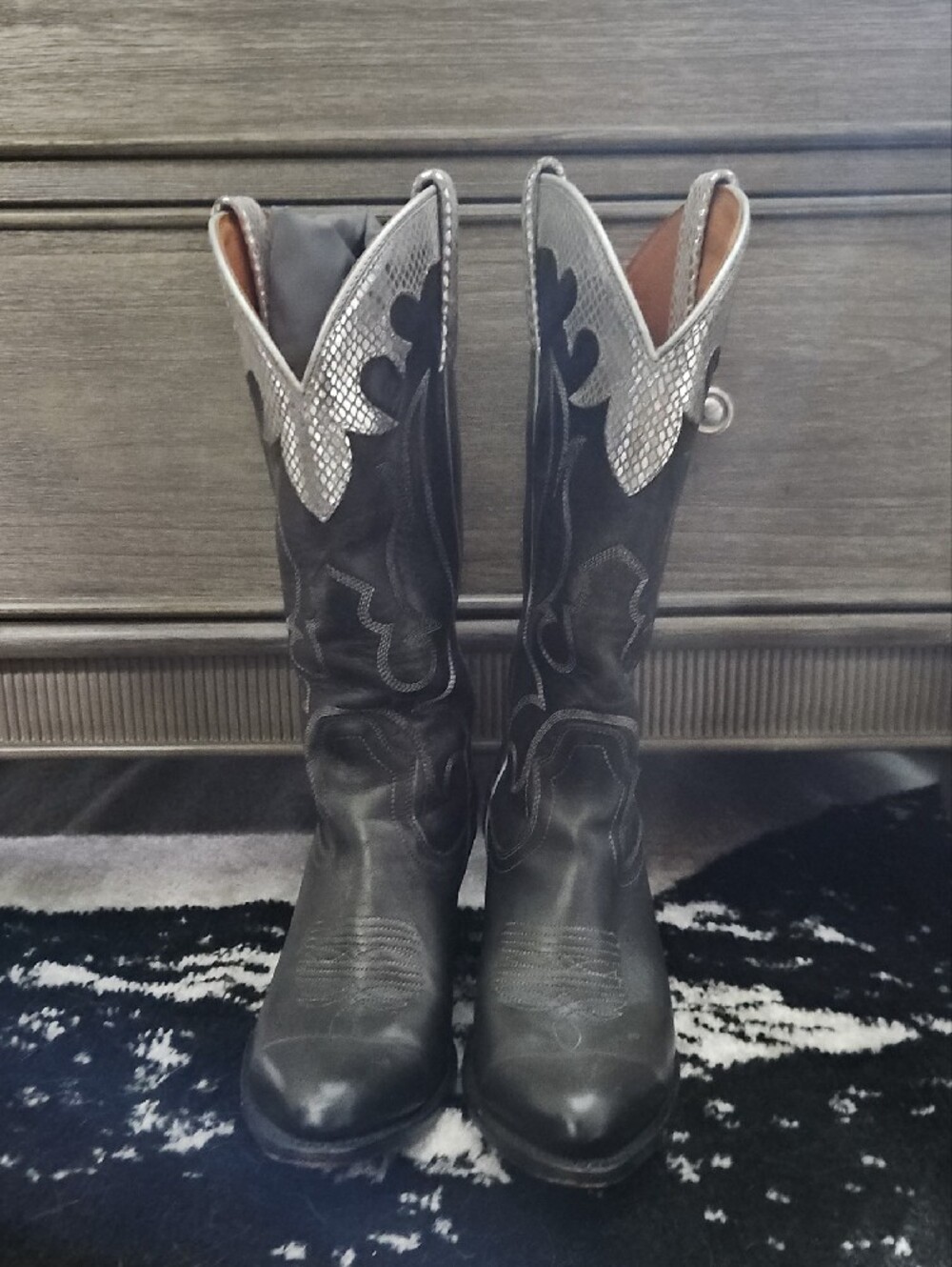 Idyllwind Black Western Heeled Boots with Silver Trim - Picture 2 of 6